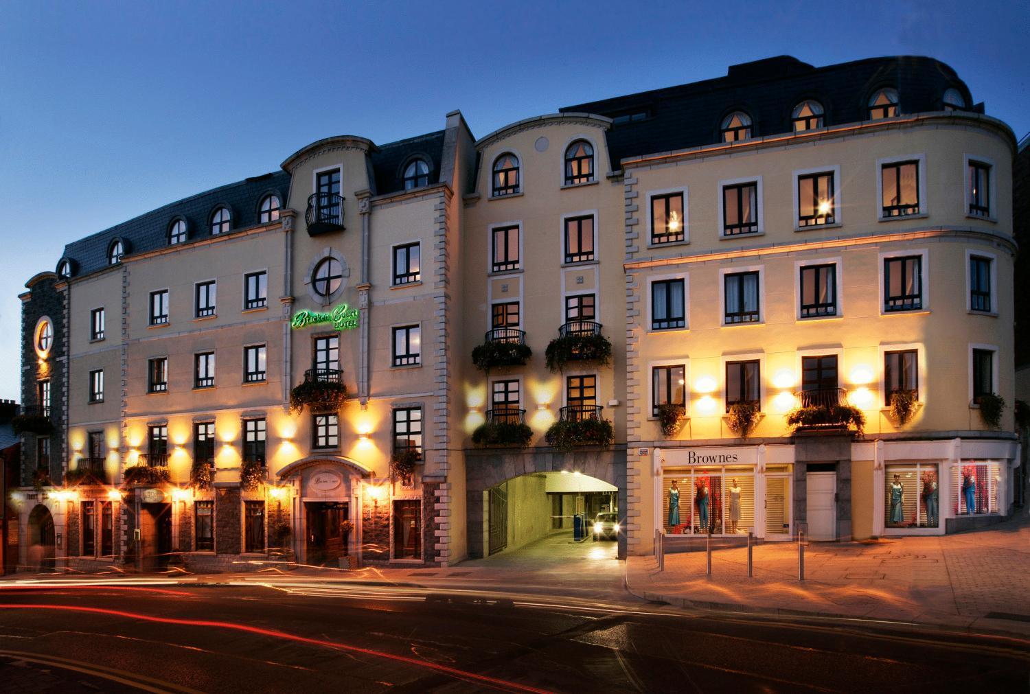 Bracken Court Hotel Балбригган Экстерьер фото