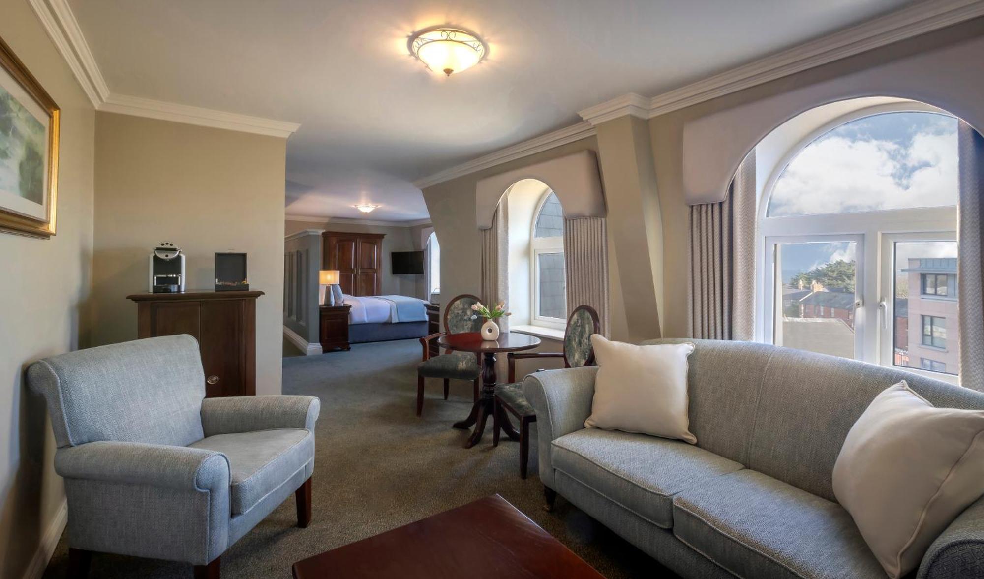 Bracken Court Hotel Балбригган Экстерьер фото